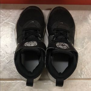 Nike Team Hustle D 8 (PS) - boy toddler size 11C